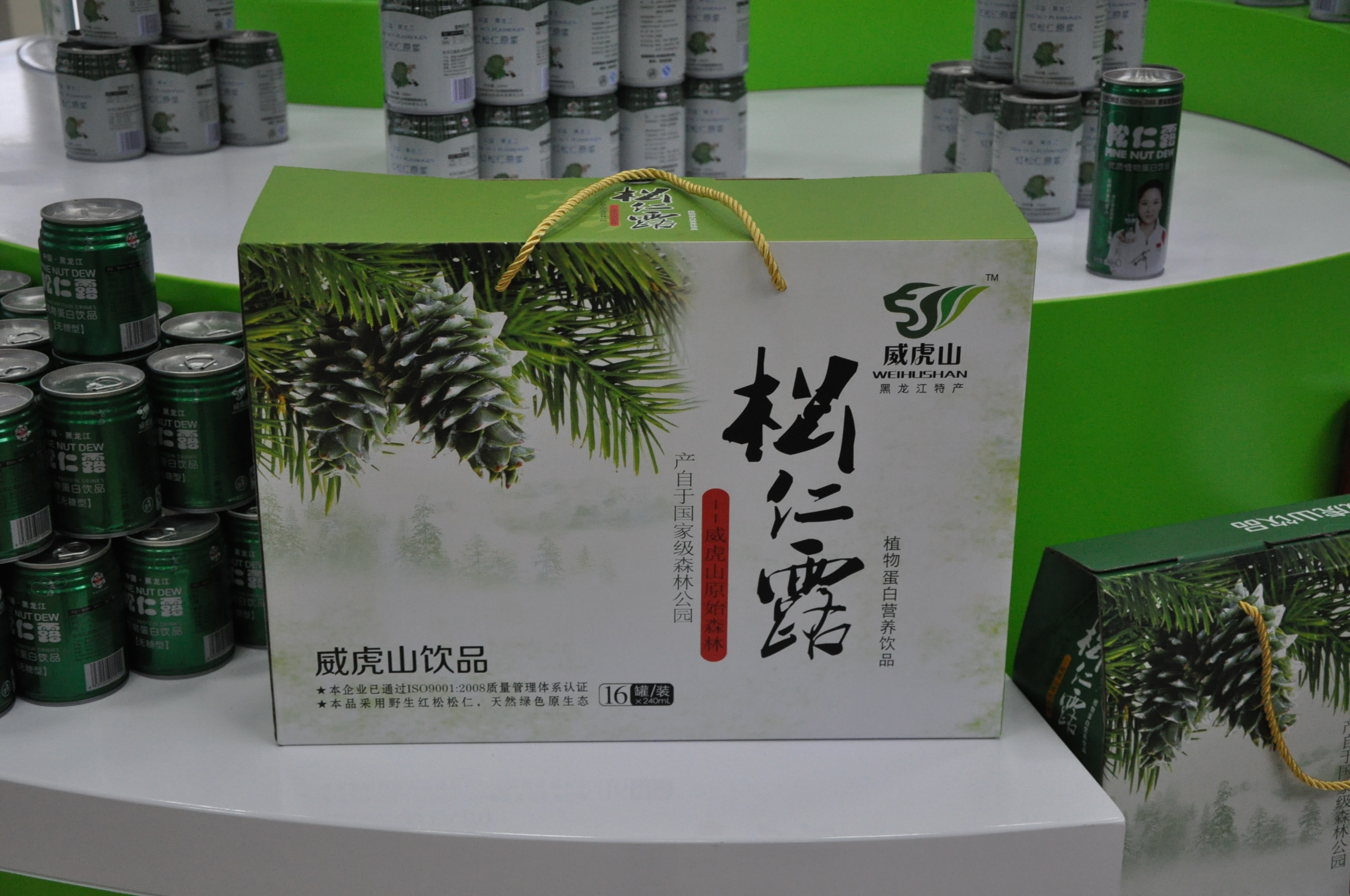威虎山松仁露饮品250ml罐体,类似于六个核桃,露露的铁罐